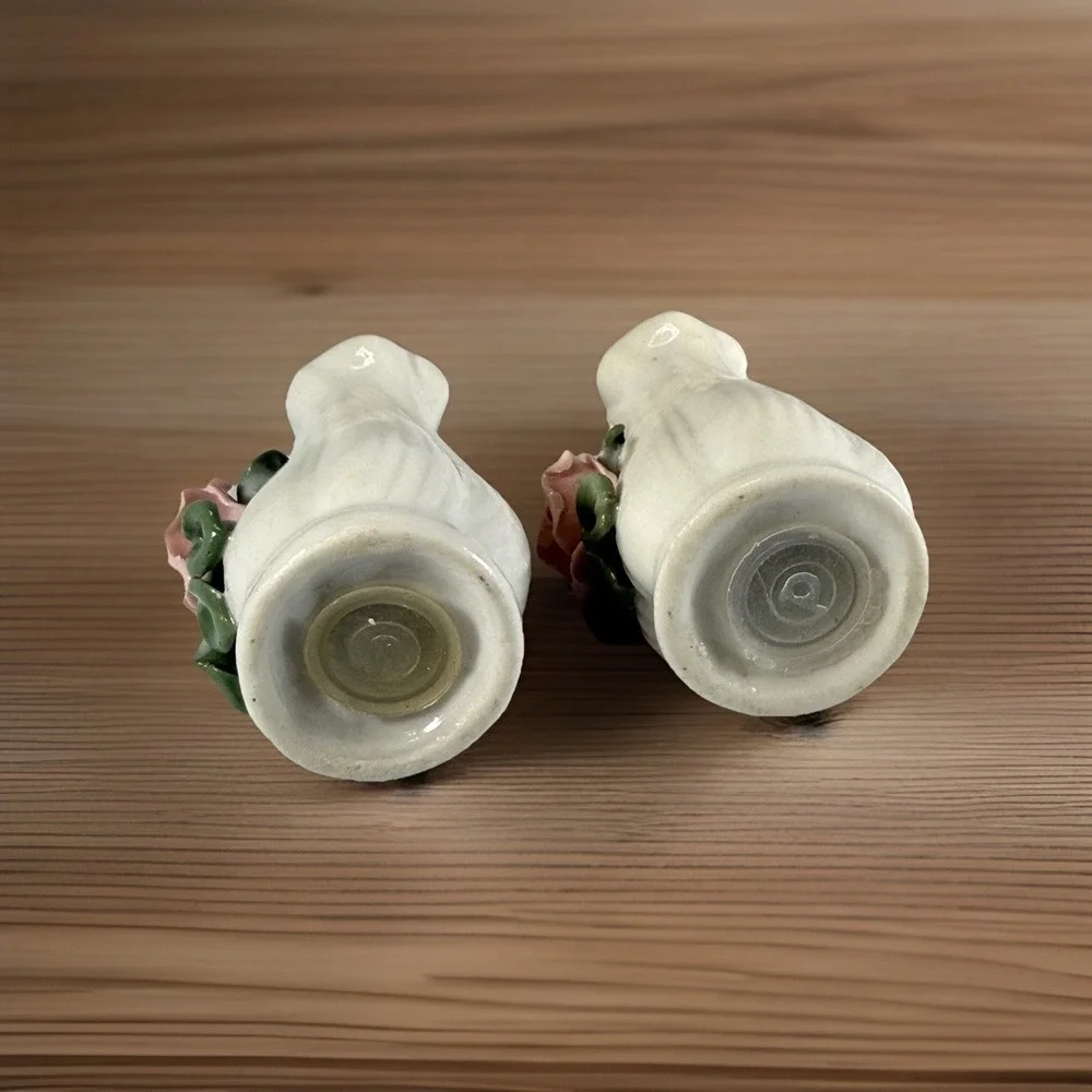 Vintage Salt & Pepper Shakers Ceramic Pink Roses Vase Style From 1950's 1960's‎